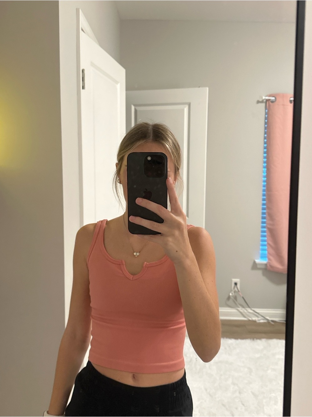 Women's Notch Scoop Crop Tank Top - Coral Pink